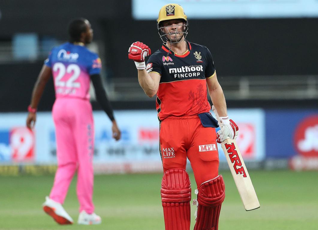 AB de Villiers makes batting look so simple: Sunil Gavaskar AB de Villiers makes batting look so simple: Sunil Gavaskar