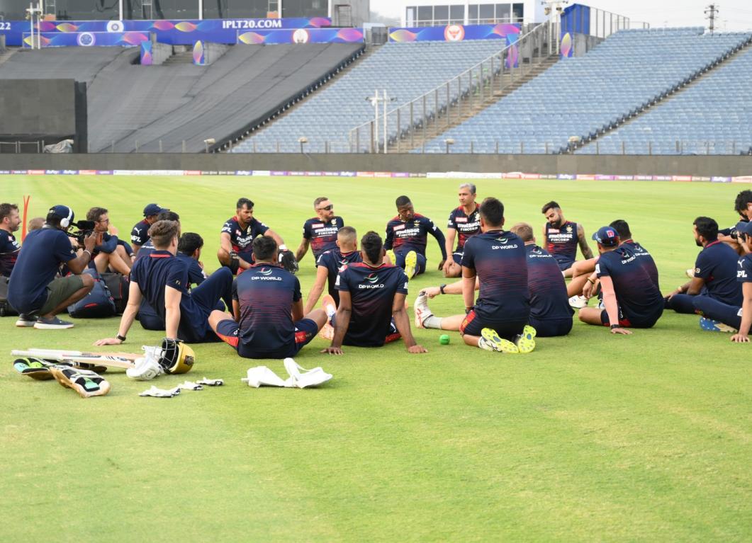 RCB Bold Diaries: Think tank and Harshal Patel assess the playing conditions in Pune RCB Bold Diaries: Think tank and Harshal Patel assess the playing conditions in Pune