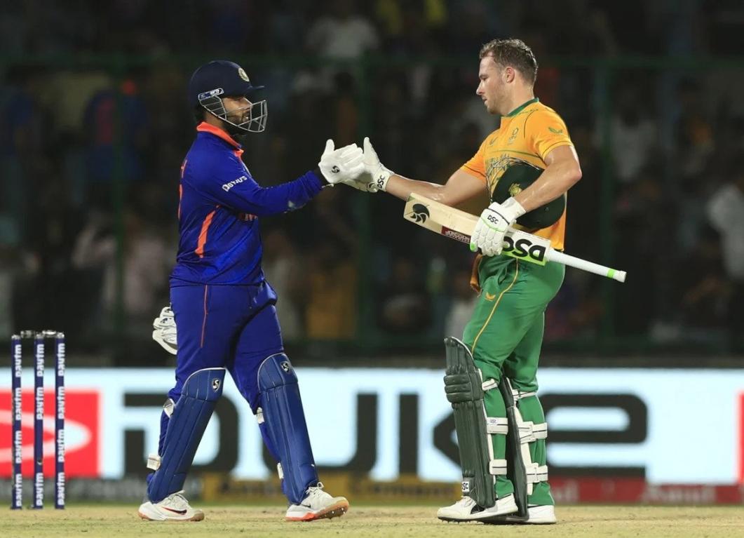 India's batting heroics go in vain as SA chases down 212