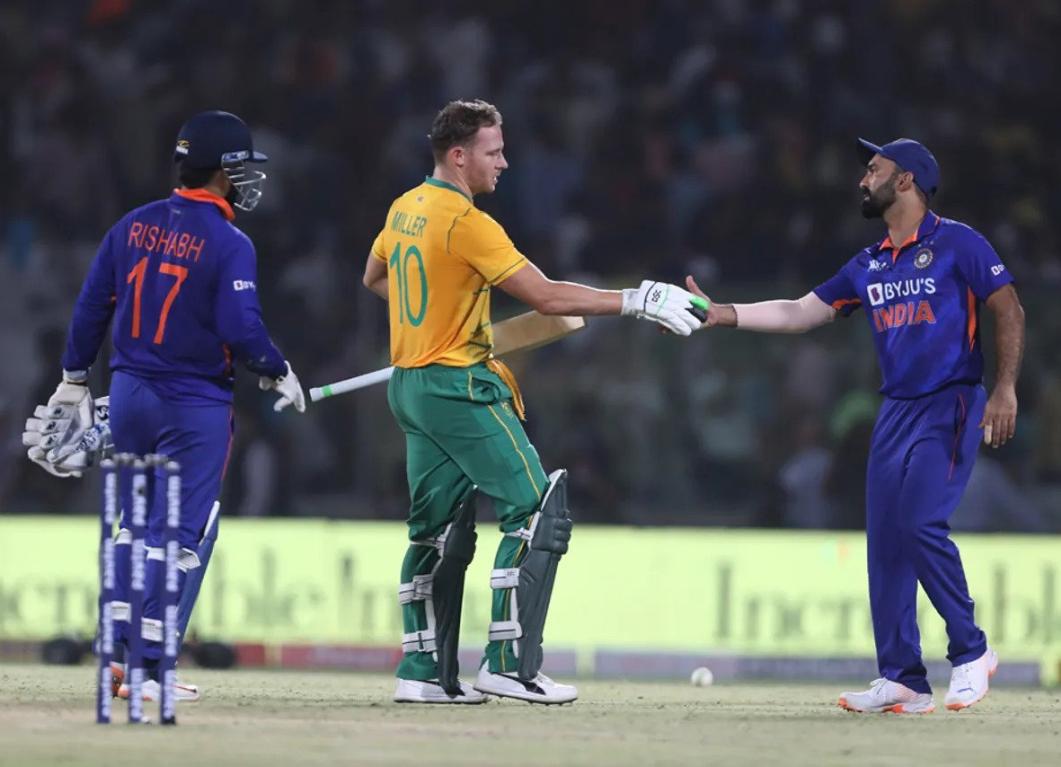 India aim to equalize as the caravan arrives in Cuttack