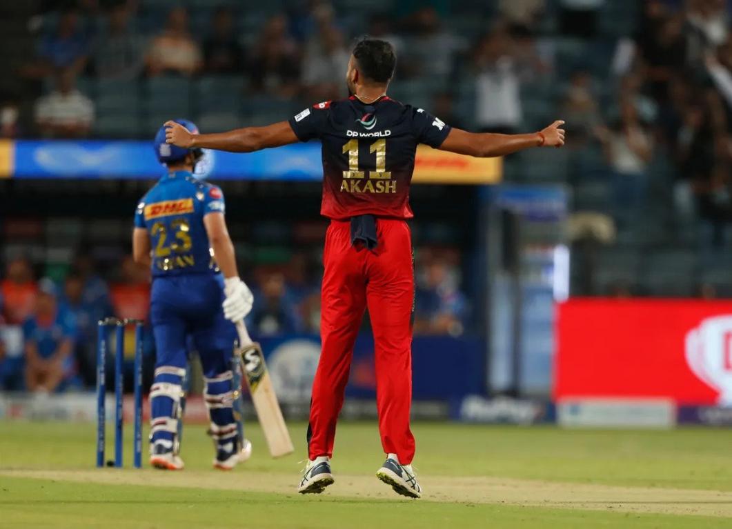 Akash Deep reveals what Virat Kohli told him while handing him his RCB cap