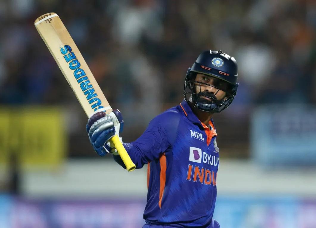 You won't find a player with such a range: Irfan Pathan heaps praise on Dinesh Karthik