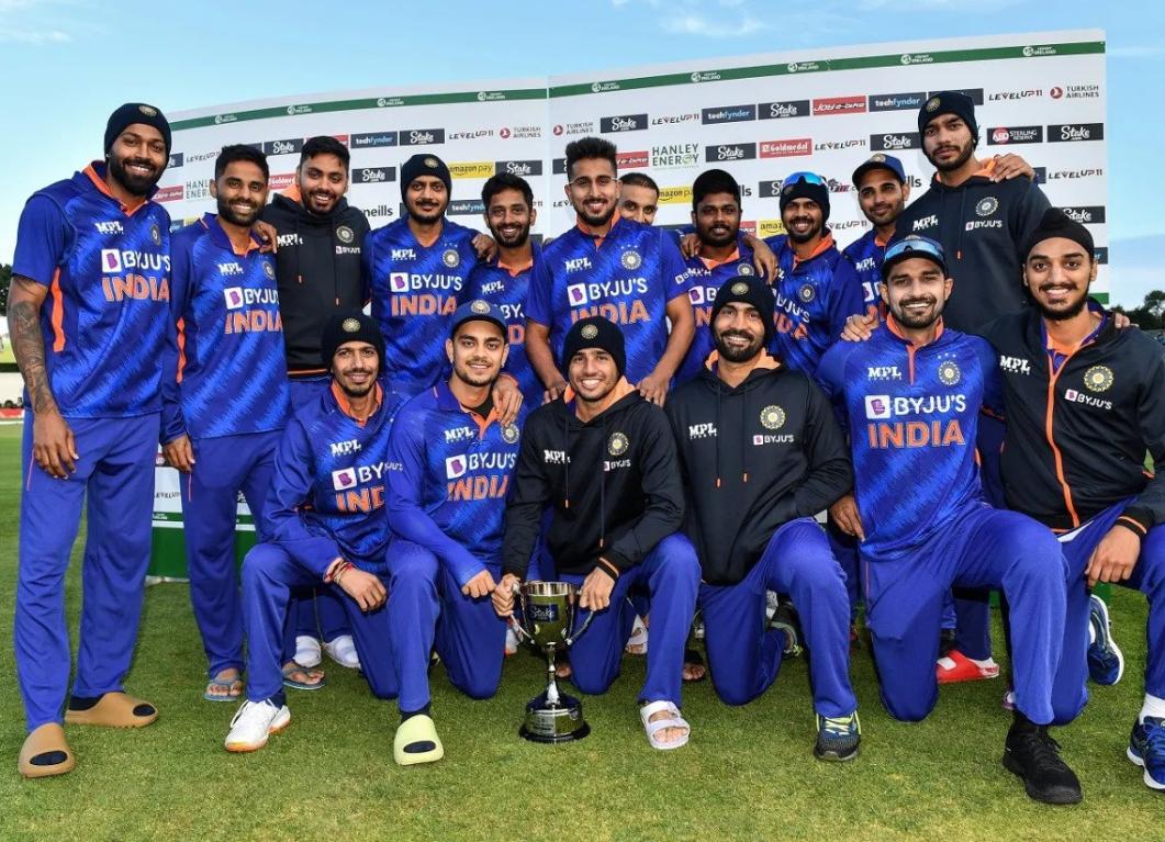 India pip spirited Ireland; clinch T20I series 2-0