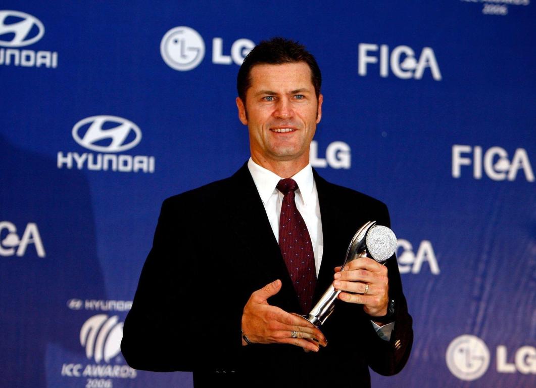 Simon Taufel passes his verdict on the dead-ball controversy in the final over of the India-Pakistan game at the MCG Simon Taufel