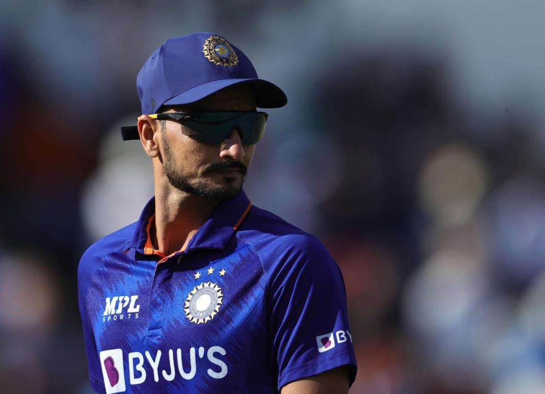 The atmosphere is amazing with the team:  Harshal Patel Harshal Patel