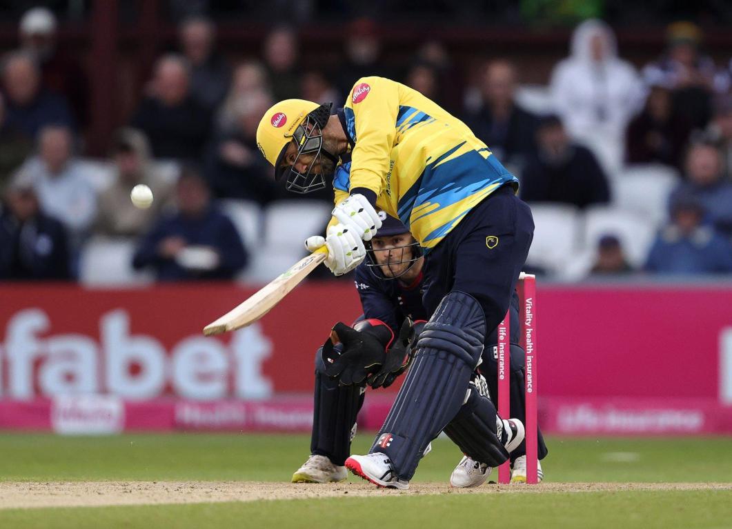 Watch – Glenn Maxwell smashes Yorkshire bowlers for three gigantic sixes in T20 Blast