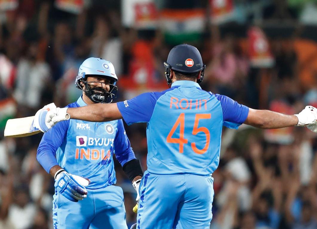We’ve to change – Nasser Hussain reveals Rohit Sharma’s conversation with Dinesh Karthik We’ve to change – Nasser Hussain reveals Rohit Sharma’s conversation with Dinesh Karthik