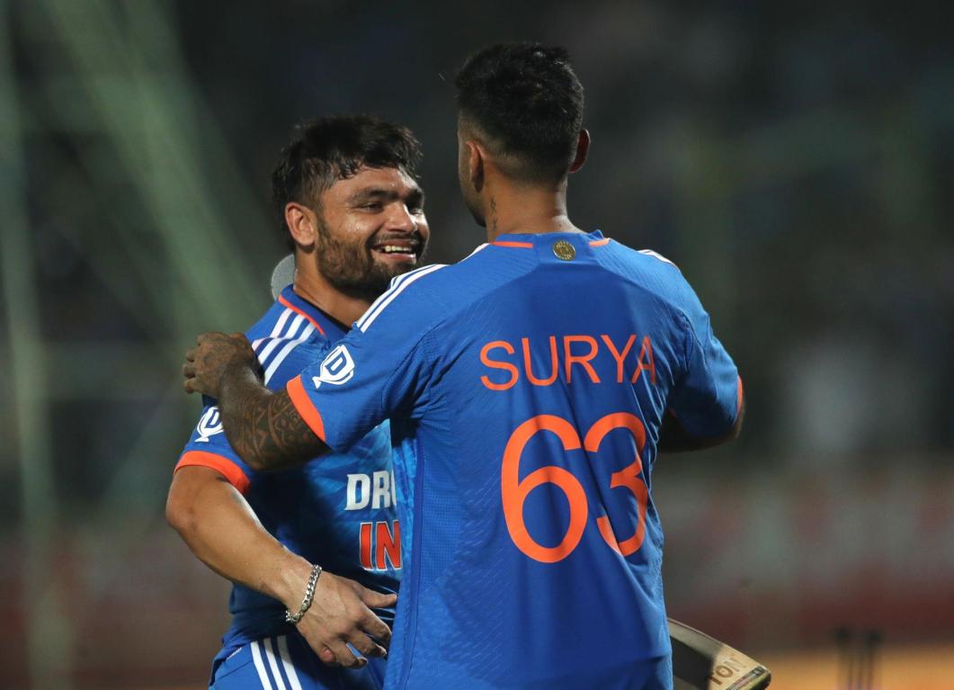 India pip Australia in a nail-biting thriller as SKY rains down on Inglis’ parade India pip Australia in a nail-biting thriller as SKY rains down on Inglis’ parade