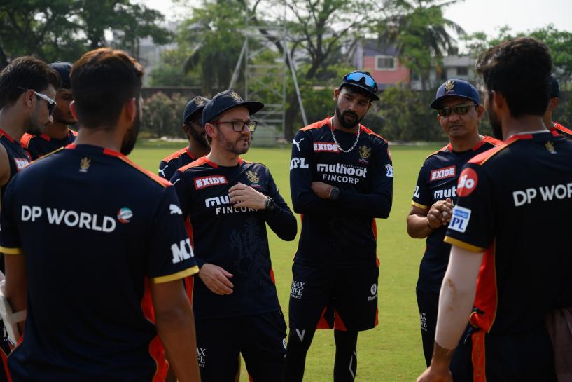 Glenn Maxwell is a fantastic player, who fits out in the middle order: Mike Hesson