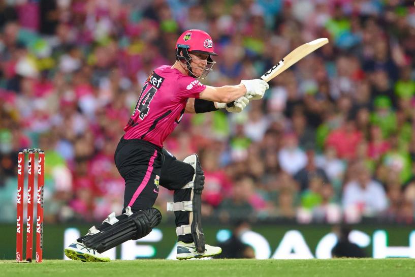 Jordan Silk retires hurt for Sydney Sixers in a bizarre BBL incident