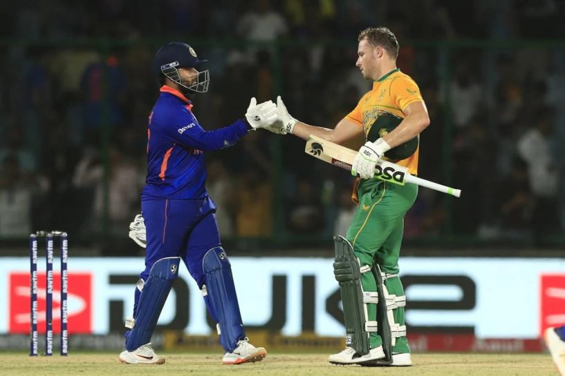 India's batting heroics go in vain as SA chases down 212