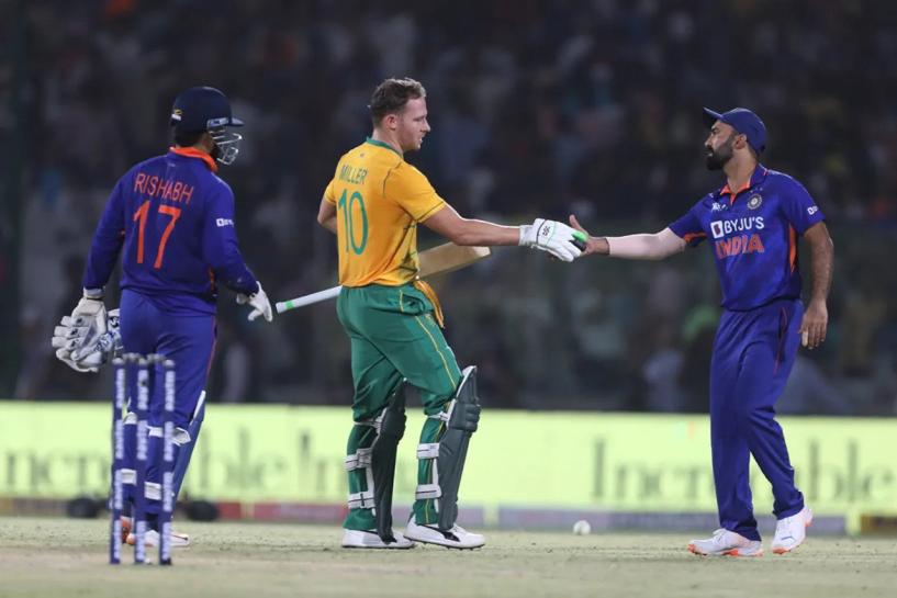 India aim to equalize as the caravan arrives in Cuttack