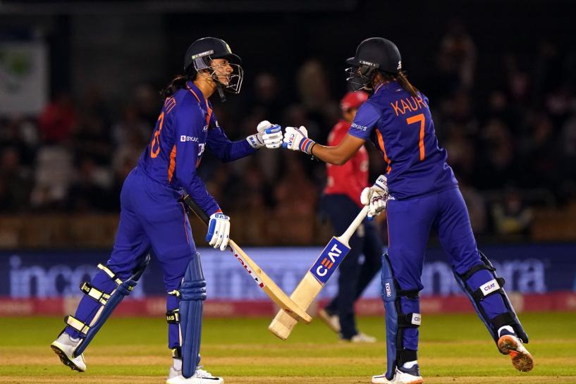 Smriti Mandhana and Harmanpreet Kaur
