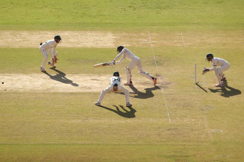 India start on a positive note with the bat after two tough days with the ball in 4th Test