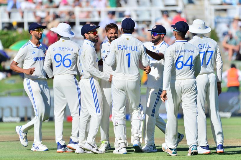 Chaos rules in Cape Town as 23 wickets fall on Day 1 of second Test